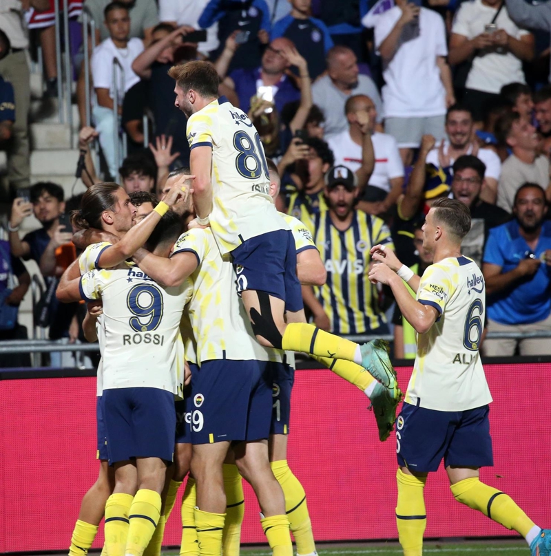 <p>Sar-lacivertli takma katlmasnn ardndan ilk malarnda bekleneni veremeyen tecrbeli hcumcu, son 2 mata skora yapt katkyla n plana kt.<br></p>