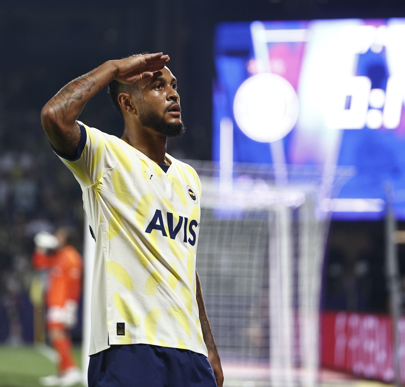 <p>Sper Lig'de Fenerbahe'nin son oynad karlamada gol ve gol pas yapan 30 yandaki oyuncu, Austria Wien karsnda da 8. dakikada takmn ne geiren gol kaydetti.</p>