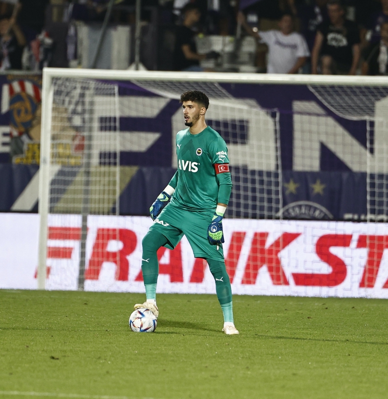 <p>Man 44. dakikasnda top toplaycnn Altay'a top vermemesi sonucunda tecrbeli kaleci durumu hakeme bildirdi.</p>