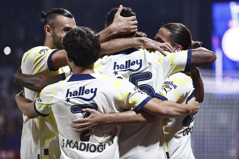 <p><b>LEMOS TAMAMLAYAMADI</b><br></p><p><br></p><p>Fenerbahe'nin savunma oyuncusu Mauricio Lemos, Austria Wien man tamamlayamad.</p>