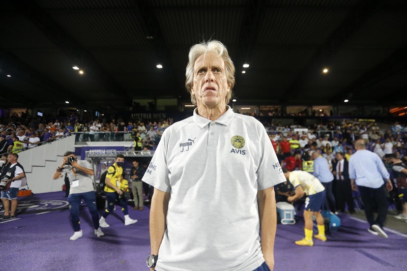 <p>kinci yarnn ortalarnda bir pozisyonda hava topuna karken sakatlk geiren Lemos, 74. dakikada yerini Gustavo Henrique'ye brakt.</p>