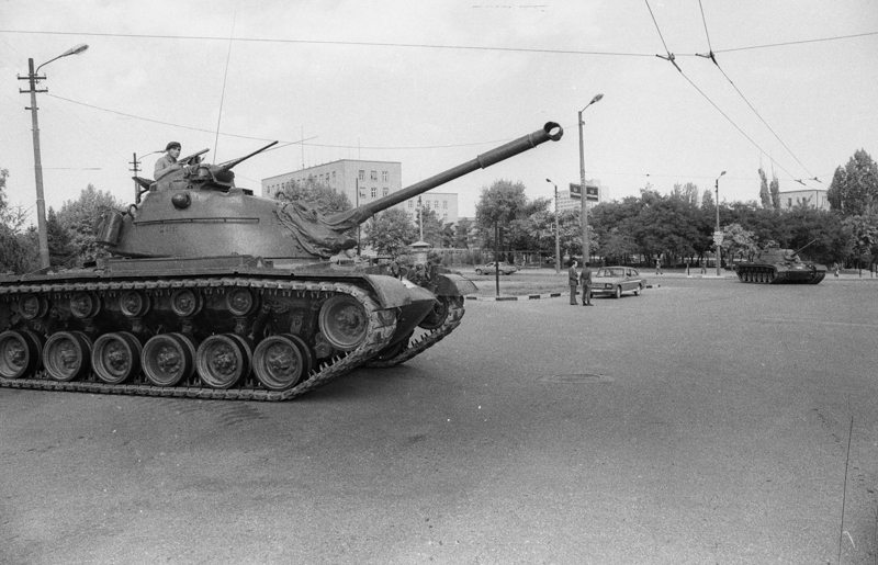 <p>Dosyay� yeniden g�ren ilk dereceli mahkeme, karara uyarak d��me karar� verdi ve dosya tekrar ceza dairesine g�nderildi.<br><br></p><p>Daire, yerel mahkemenin karar�n� bu kez de usul y�n�nden bozdu.</p>