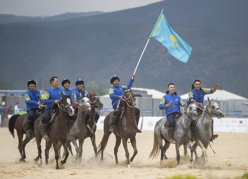 <p><b>KÖKBÖRÜDE ŞAMPİYON KAZAKİSTAN</b><br></p><p><br></p><p>Dünya Göçebe Oyunları'da kökbörü (kökpar) müsabakaları sonunda Kırgızistan'ı 4-3'lük skorla yenen Kazakistan Milli Takımı şampiyonluğa ulaştı.</p>