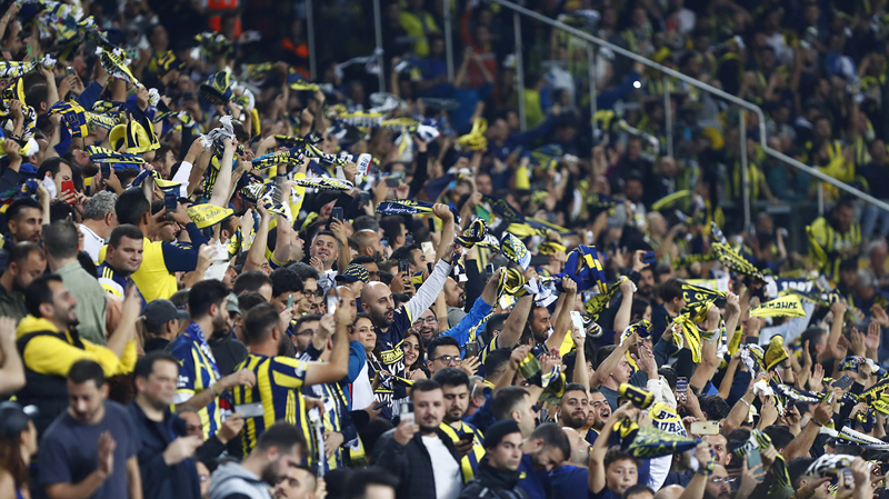 <p>Sarı-lacivertli takım taraftarlar tarafından ıslıklanan Altay Bayındır, <i><b>'Taraftarların tepkisi oldu ne söylemek istersin?</b></i>' sorusuna yanıt verdi.</p>