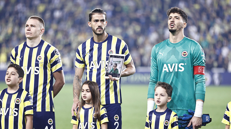 <p><b>Fenerbahçe</b>'nin VavaCars Fatih <b>Karagümrük </b>maçında performansıyla eleştirilen <b>Altay Bayındır,</b> karşılaşmanın ardından kısa bir açıklama yaptı.<br></p>
