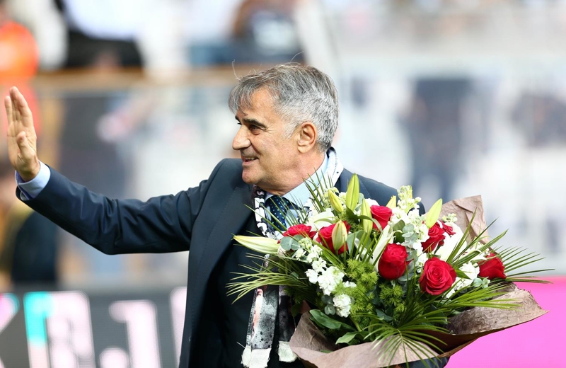 <p>Kalede Ersin Destanoğlu yerine Mert Günok'u tercih eden Güneş, savunmanın ortasında Montero'nun yerine sakatlığı atlatan Saiss'i, Muleka'nın yerine Gedson Fernandes'i, N'Koudou'nun yerine ise Cenk Tosun'u görevlendirdi.</p>