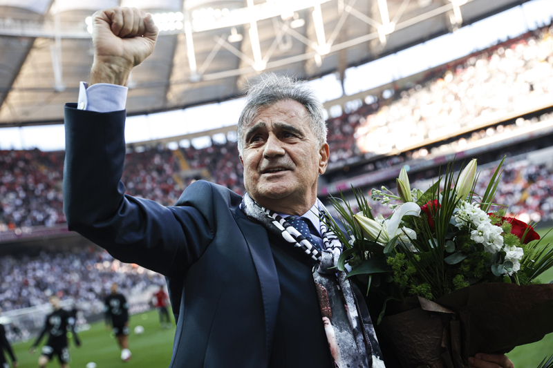 <p>Daha önce Valerien Ismael döneminde genellikle karşılaşmanın son anlarında oyuna dahil olan Cenk Tosun, Şenol Güneş'in takımın başına geçmesinin ardından ilk 11'de görev yaptı.</p>