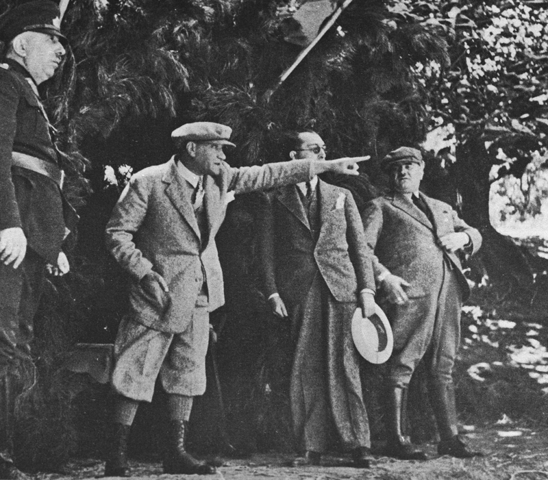 <p><b>- 'Sevr Antlaşması bizce mevcut değildir'</b></p><p>Karadeniz yoluyla 19 Mayıs 1919'da Samsun'a çıkan Mustafa Kemal, 22 Haziran 1919'da Amasya Genelgesi'ni yayımladı. Türk milletine, 'Vatanın bütünlüğünün ve milletin bağımsızlığının tehlikede olduğunu, azim ve kararlılıkla vatanın kurtarılması için Sivas'ta bir kongre toplanacağını' bildirdi.</p>