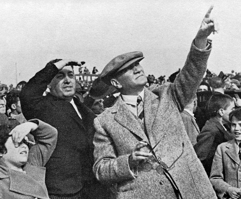 <p>1917'de Filistin ve Suriye'de görevli 7'nci Ordu Komutanlığına atanan Atatürk, aynı yıl Veliaht Vahdettin ile Almanya'ya giderek Alman Genel Karargahı ve Alman savaş cephelerinde incelemelerde bulundu.</p>