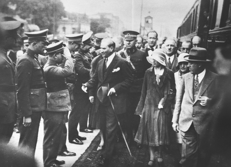 <p>Anadolu'yu düşman istilasından kurtaran büyük askeri zaferlerin ardından 11 Ekim 1922'de Mudanya Ateşkes Antlaşması imzalandı ve İtilaf Devletleri işgal ettikleri Türk topraklarından çekildi.</p>