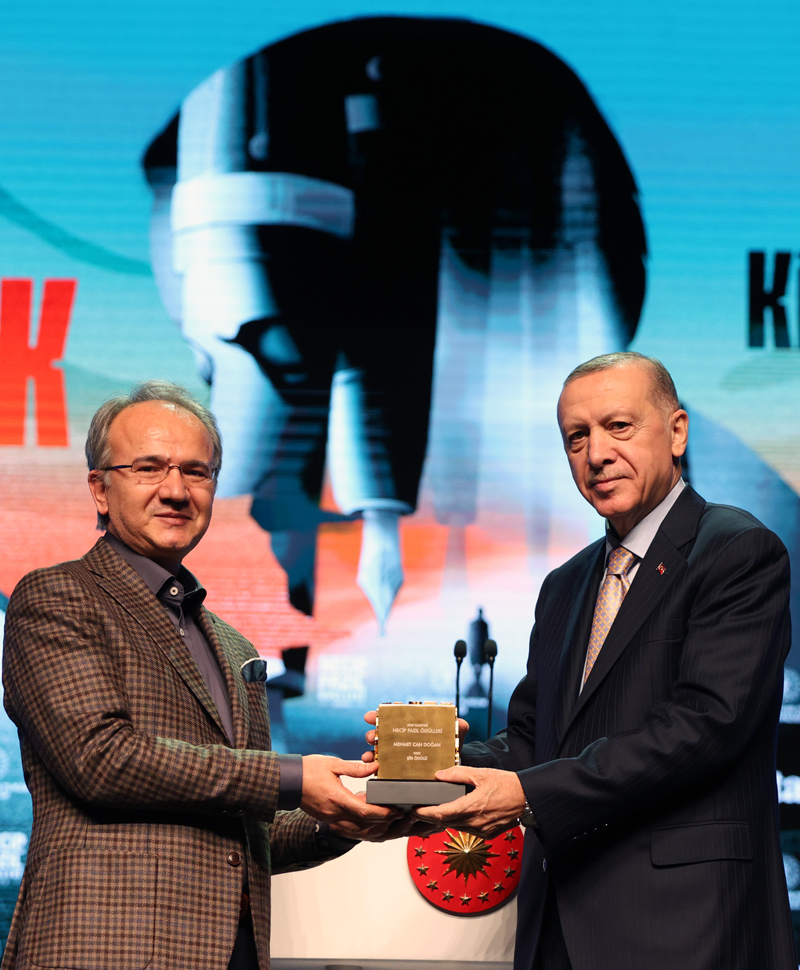 <p>Necip Fazl iir dl'n kazanan Mehmet Can Doan</p>