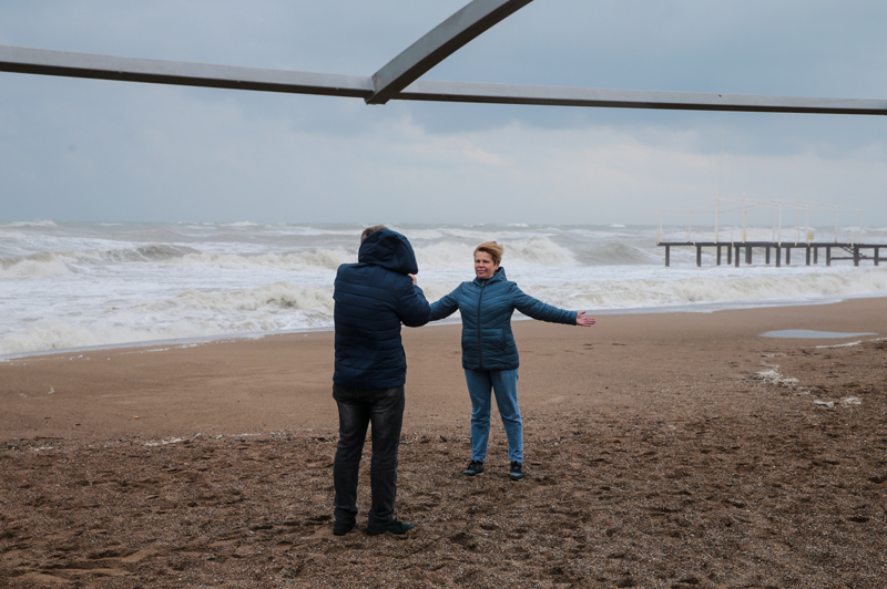 <p>R�zgar nedeniyle Kalei�i Yat Liman� b�lgesindeki falezlerde y�ksekli�i 4 metreyi bulan dalgalar olu�tu. Limandaki bal�k��lar, teknelerinin dalgalardan zarar g�rmemesi i�in �aba g�sterdi.</p>