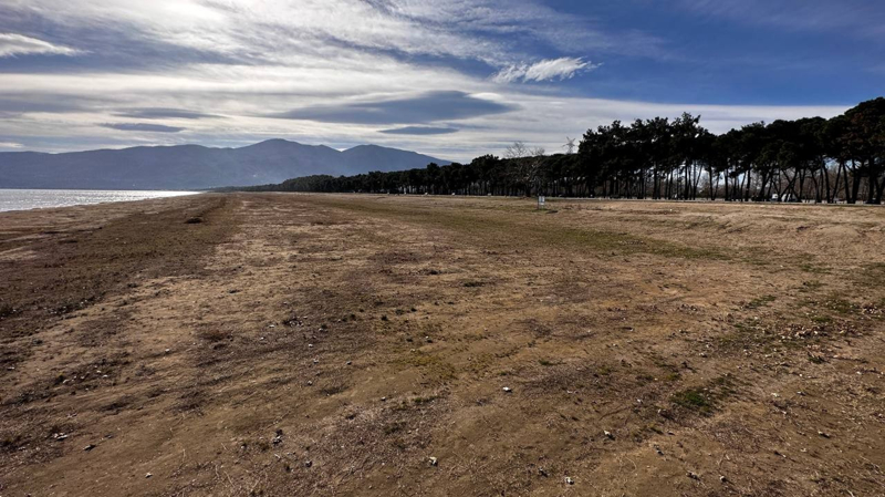 <p>Çünkü çok aşırı bir çekilme oldub Aşırı bir kuraklık var. Önümüzdeki on gün daha yağış olmadığı gözüküyor.' dedi</p>