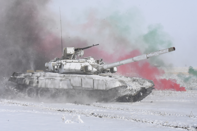 <p>Kara harekatlarnn nemli unsurlarndan birisi olan zrhl birliklerin, zorlu arazi koularnda derin vadileri nasl getii ise yatay kaydrmal kprck tank ile gsterildi.</p>