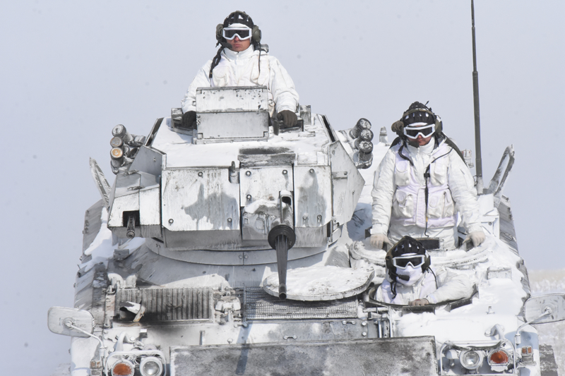 <p>Arazide stn hareket kabiliyetleri gsterilen tanklarn, namlu senkronizasyonu ile sisleme gibi dier sistemleri kontrol edildi.</p>