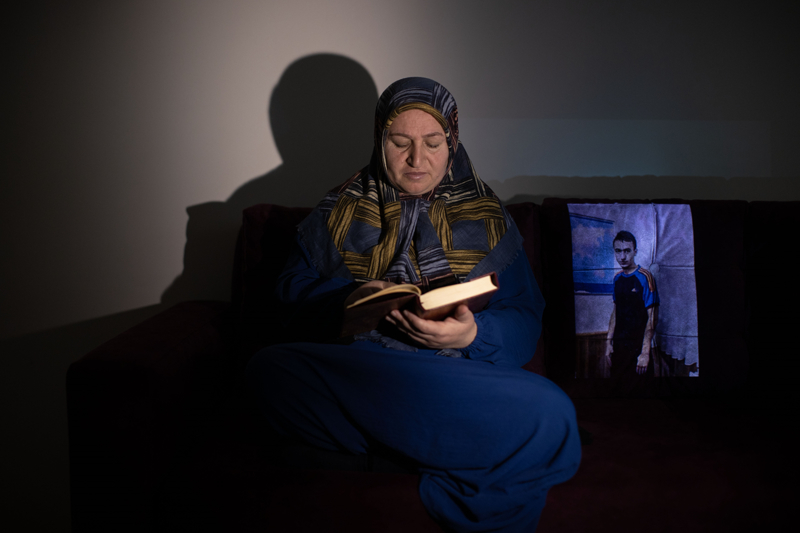 <p>AA Y�netim Kurulu Ba�kan� ve Genel M�d�r� Serdar Karag�z de ter�r �rg�t� PKK'n�n k���k ya�ta da�a ka��rd��� �ocuklar�n annelerinin evlat n�beti ba�latt���n� hat�rlatarak, annelerin temel iste�inin ter�r �rg�tlerinin elinden �ocuklar�n� kurtarmak ve onlar� ya�atmak oldu�unu belirtti.</p>