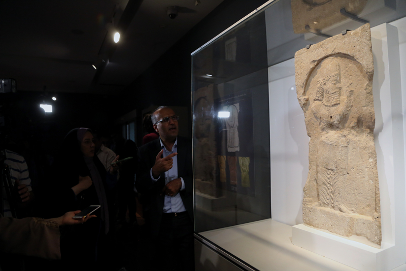 <p>K�lt�rel Miras, Turizm ve El Sanatlar� Bakanl���ndan yap�lan a��klamada, tarihi eserin 1988'de �lkenin g�ney sular�ndan ka�ak yollarla BAE'ye g�t�r�ld���n�n tahmin edildi�i belirtildi.</p>