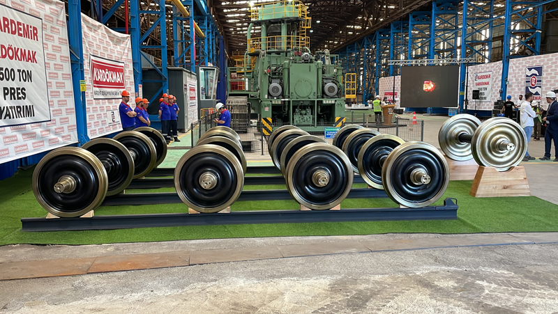 <p>Yerli ve milli seri üretimle Türkiye'nin önemli kurumlarının ihtiyacını karşılayacağı tesis, sanayi ekosisteminde başta savunma sanayisi, ulaşım ve enerji gibi önemli sektörlere hizmet edecek.</p>