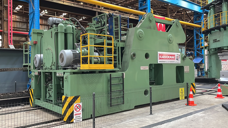 <p>Presin 24 saat durmadan çalışabilecek nitelikte işler çıkartması gerektiğini belirten Demir, 'Bir ülkenin sanayi ekosistemi, özellikle de ağır sanayi oluşturan unsurları, yerli kabiliyetler geliştirmediyse, nitelikli ürünlerini hayata geçirmediyse, ülkenin toptan bir milli sanayi hamlesinden bahsetmek çok kolay olmaz. İşte bu yönde adımlardan birisini bugün KARDÖKMAK bünyesinde atıyoruz.' dedi.</p>