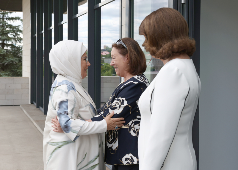 <p>Cumhurbaşkanı Recep Tayyip Erdoğan'ın eşi Emine Erdoğan, resmi devlet başkanı eşleri programı kapsamında Litvanya Ulusal Sanat Müzesini ziyaret etti.</p>