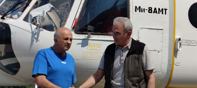 <p>Allah'ım kurtulanlara bir imkan daha verdi. İnşallah inanıyoruz ki çok kısa sürede tamamen iyileşecek ve bu helikopterlerle tekrar görev yapacak. Şimdiye kadar verdiği emeklerinden dolayı kendisine teşekkür ederim. Biz orman yangınları ile mücadele ederken 135 mesai arkadaşımızı şehit verdik. Bunları sayarken hangi ülkenin vatandaşı diye bakmıyoruz. Çünkü bunların içerisindeki bulunan 14 kişi, Türk olmayan kişilerdir. Maalesef 21 Eylül 2023 tarihindeki kazada da 2 mesai arkadaşlarımızı da kaybettik. Şükürler olsun ki diğerleri ayakta ve onlar her geçen gün daha iyi olacaklar' dedi.</p>