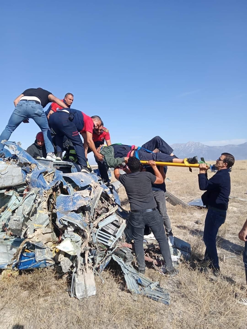 <p>Yan yatarak sürüklenen helikopterin metal yığınına döndüğü kazada Rusya uyruklu mühendis Aleksandr Lakovlev ile teknisyen Alexey Volkov olay yerinde hayatını kaybederken; Rusya vatandaşı kaptan 1'inci pilot Ilia Ivaschenko, 2'inci pilot Egor Turkov ve teknisyen Georgii Onuchin ile Türk vatandaşı pilot Ömer Kaan Çakır ve Orman Genel Müdürlüğü temsilcisi Kenan Erdem ise yaralandı.<br></p>