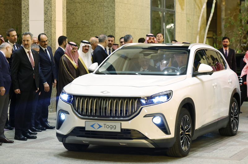 <p>Erdoğan, oteline Veliaht Prens Selman'ın kullandığı Togg ile geldi.</p>