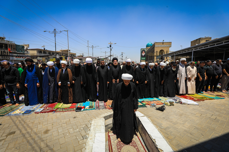 <p>Sadr taraftarlar� g�steri s�ras�nda ayr�ca LGBT bayraklar�n� da ate�e verdi.</p>