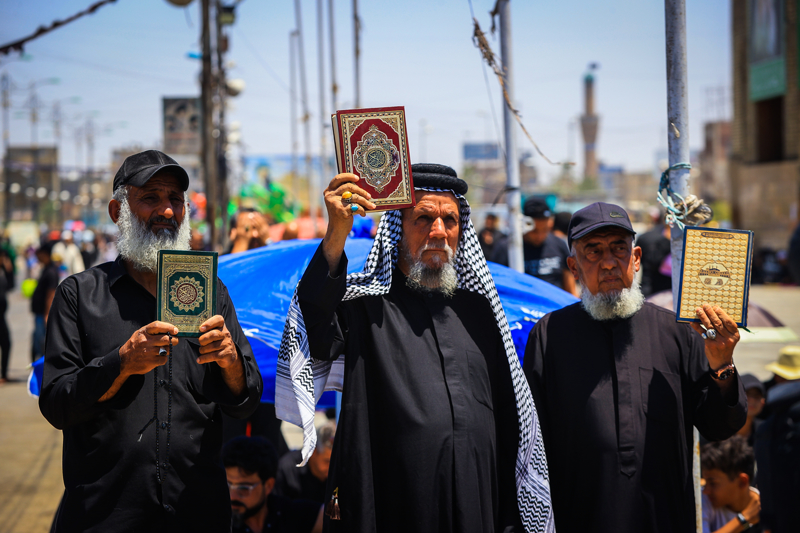 <p>�sve�'te Irak as�ll� Salwan Momika, Kurban Bayram�'n�n birinci g�n� Stockholm Camisi �n�nde polis korumas� alt�nda Kur'an-� Kerim yakm��t�. T�rkiye ba�ta olmak �zere �slam �lkelerinin yan� s�ra Rusya'n�n da aralar�nda bulundu�u baz� �lkeler olaya tepki g�stermi�ti.</p>