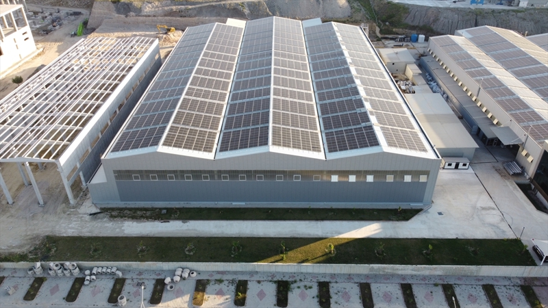 <p>Firmanın yönetim kurulu başkanı Doğan Zaimoğlu, AA muhabirine, yaklaşık 30 yıldır alüminyum alanında faaliyet gösterdiklerini, üretimlerinin yaklaşık yüzde 70'ini ihraç ettiklerini söyledi.</p>