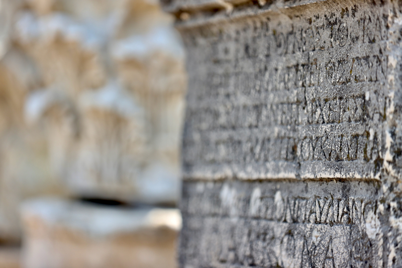 <p>�zl�, b�lgenin restorasyonu i�in de �al��ma ba�latt�klar�n� aktararak, ��yle devam etti:</p><p>'Buras� D�zce'ye gelenler i�in �nemli bir destinasyon olacak. Buras� D�zce'nin tarihi, ge�mi�i. Yakla��k 10 bin ki�ilik tiyatronun yan� s�ra bu b�lgede ge�mi�te yakla��k 100 bin n�fus bulunuyordu. D�zce i�in bu kaz�lar� son derece �nemsiyorum, g�reve geldi�imden beri bu kaz�lar�n �zerindeyim. D�zce Belediyesi b�t�n g�c�yle bu kaz�lar� y�r�t�yor. Bat� Karadeniz B�lgesi'nde, �stanbul ve Ankara'ya en yak�n antik tiyatroyu g�n y�z�ne ��kar�p restore ettikten sonra ziyarete a�aca��z.'</p>