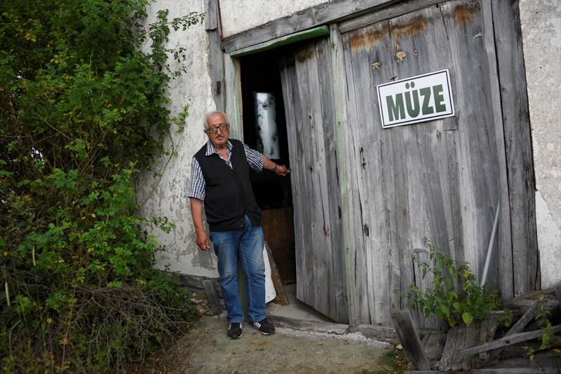 <p>Ge�im, AA muhabirine, 2000 y�l�nda emekli olduktan sonra do�up b�y�d��� k�ye yerle�ti�ini s�yledi.</p>