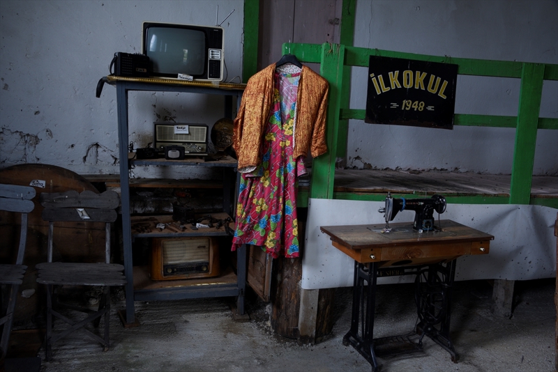 <p>Eski okulun at�l kalmas�na g�nl�n�n elvermedi�ini anlatan Ge�im, ge�mi�e sahip ��kmak ve fark�ndal�k olu�turmak hedefiyle m�ze yapmak i�in yola ��kt���n� kaydetti.</p>