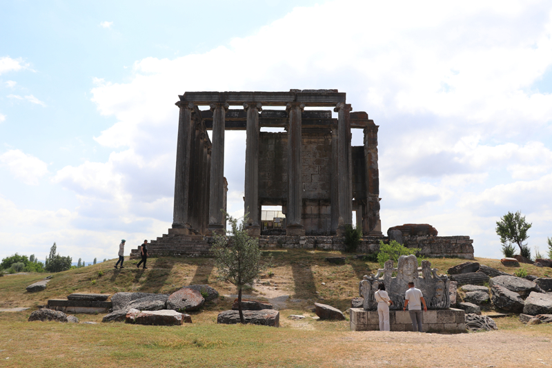 <p>K�tahya Valisi Ali �elik, AA muhabirine, son d�nemde b�lgede y�r�t�len kaz�lar�n b�y�k ivme kazand���n� s�yledi.</p>