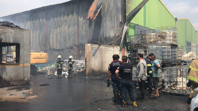 <p>�hbar �zerine b�lgeye 112 Acil Sa�l�k, polis ve B�y�k�ehir Belediyesi itfaiye ekipleri y�nlendirildi. �evrede �nlem al�nmas�n�n ard�ndan ekipler alevlere m�dahale etti.</p>