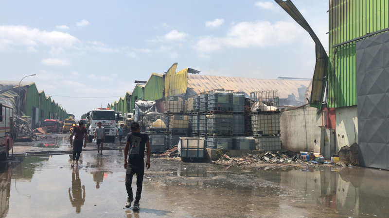 <p>Ekiplerin so�utma �al��malar� devam ediyor. <span >Yang�n�n ��k�� nedeni de ara�t�r�l�yor.</span></p>