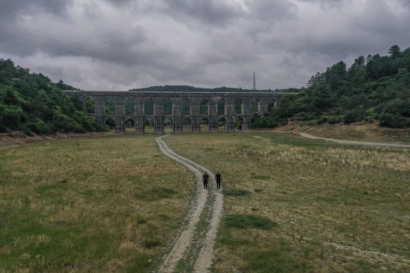 <p>- Su seviyesi en d���k Pabu�dere</p><p>�stanbul'a su sa�layan barajlar aras�nda su doluluk seviyesi en d���k olan baraj Pabu�dere oldu.</p><p>Pabu�dere Baraj�'nda su doluluk oran� ge�en y�l 15 A�ustos'ta y�zde 57,98 iken bug�n y�zde 4,55 olarak kay�tlara ge�ti.</p>