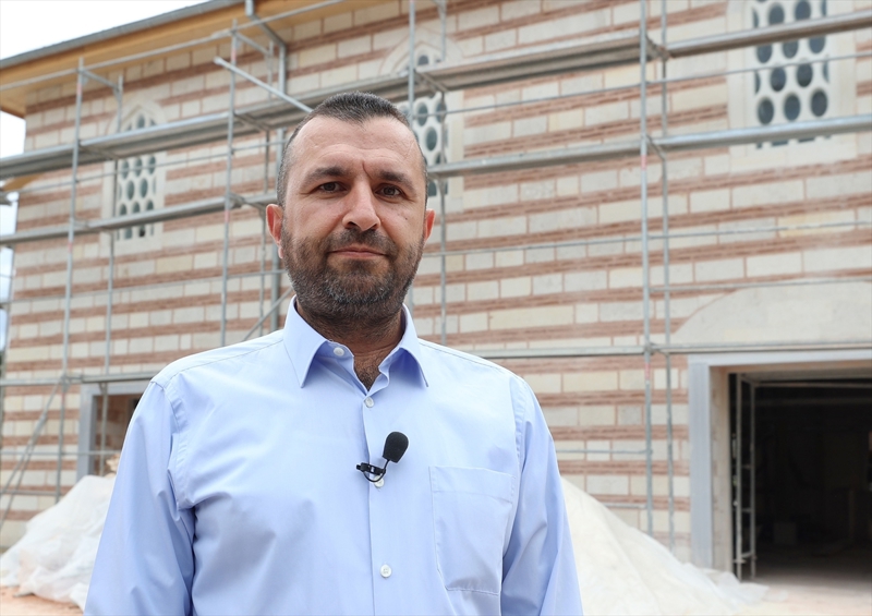 <p>Ayn� teknikle yap�lan camileri hat�rlatan Ak�n, Zeyneti Mustafa Camisi'nin, uzun s�re sonra geleneksel tekniklerle yap�lan ilk cami oldu�unu anlatt�.</p>