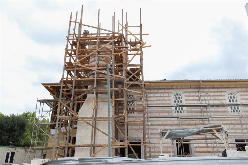 <p>Ak�n, caminin in�aat�n� 1,5-2 ay i�inde bitirmeye �al��t�klar�n� s�yledi.</p>