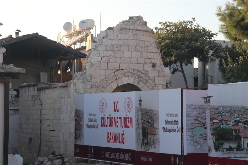 <p>Arslan, eyl�l sonuna kadar tescilli k�lt�r varl�klar�n�n ayr��t�rmas�n� tamamlamay� planlad�klar�n�, sonras�nda da kentsel sit alan� i�in haz�rlanan imar plan�na uygun bir �ekilde art�k restorasyon a�amas�na ge�ilece�ini kaydetti.</p>