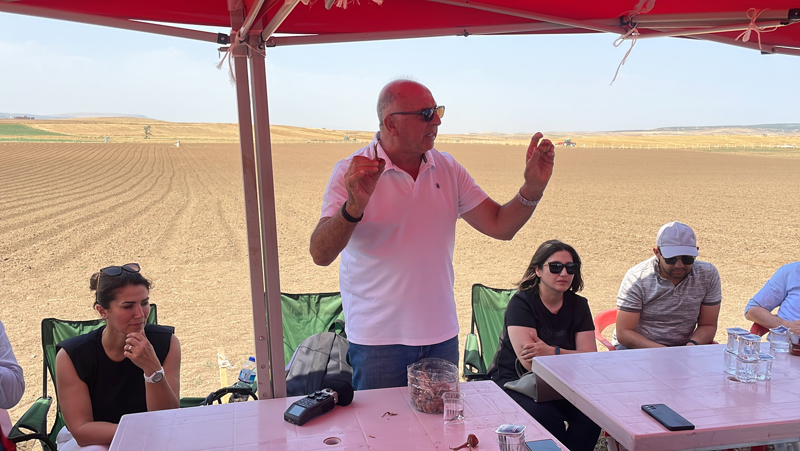 Tan�t�m toplant�s�na, Tar�m ve Orman �l M�d�r� Ender Muhammed G�m��, Tepeba�� �l�e Tar�m M�d�r� Zeki Sert ve di�er ilgililer kat�ld�.