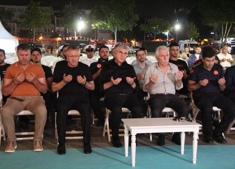 <p>TBMM Deprem Riskinin Araştırılarak Deprem Yönetiminde Alınması Gereken Önlemlerin Belirlenmesi Amacıyla Kurulan Meclis Araştırması Komisyonunun Temmuz 2010 tarihli raporuna göre, depremde 17 bin 480 kişi hayatını kaybetti, 43 bin 953 kişi yaralandı.</p>