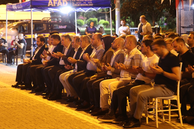 <p>İstanbul'da 1880 kişinin yaralandığı depremde 41 bine yakın konut ve iş yerinde hasar oluştu, 18 bin 162 konut orta ve ağır şiddetteki hasar yüzünden oturulamaz hale geldi.</p>