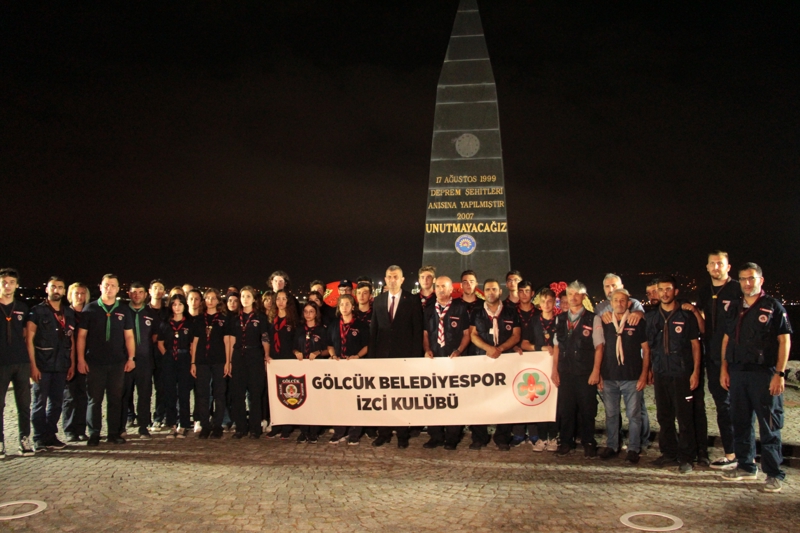 <p>Kentte ayrıca 3 bin 171 okuldan 820'si hasar gördü. Bunların 118'i orta, 13'ü ağır hasarlı olarak belirlendi. İstanbul'daki 10 bine yakın kamu binasının 1137'sinde az, 387'sinde orta, 37'sinde ise ağır hasar oluştu.</p>