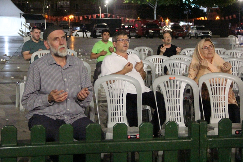 <p>TOKİ, belediye ve özel sektör tarafından yıkımın yaşandığı kentlerde, deprem yönetmeliğine uygun binlerce yeni konut inşa edildi.</p>