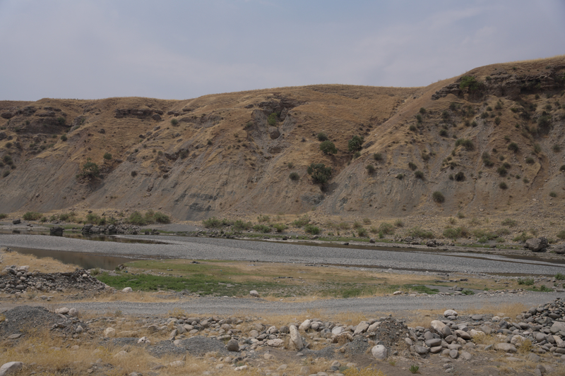 <p>�mer, '�ran 4 g�nd�r nehir suyunu kapatt�. Temmuz ay�nda da yine su kesildi. �ran'�n suyu kesmesinden dolay� (IKBY'nin en b�y�k baraj� olan) Dokan Baraj�'nda g�nl�k 7 santimetre su seviyesinin d��t���n� farkl� kaynaklardan duyduk.' diye konu�tu.</p>