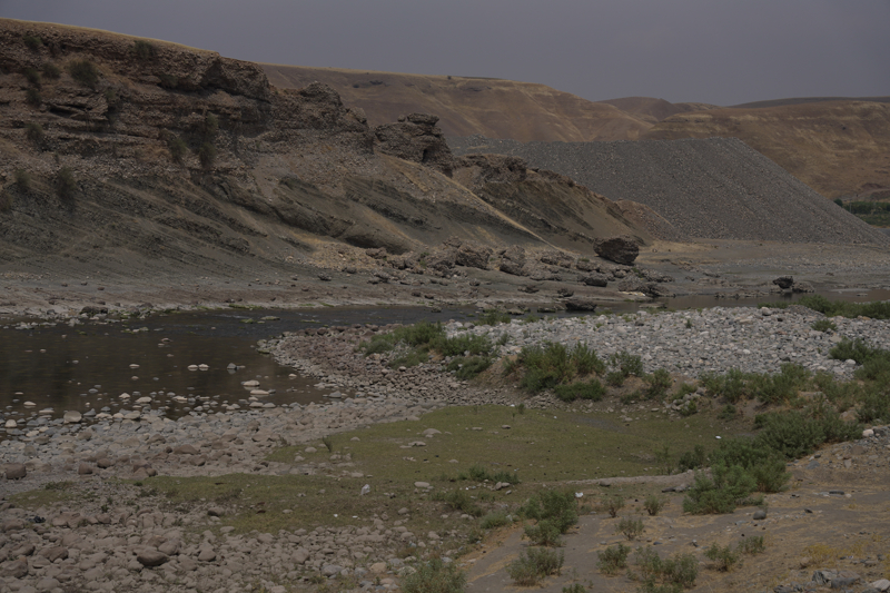 <p>Dokan Baraj�'n�n su kayna��n�n da K���k Zap Suyu oldu�unu belirten �mer, S�leymaniye kentinin tamam� barajdan suyu temin etti�i i�in bu durumdan i�me suyunun da etkilendi�ini kaydetti.</p>