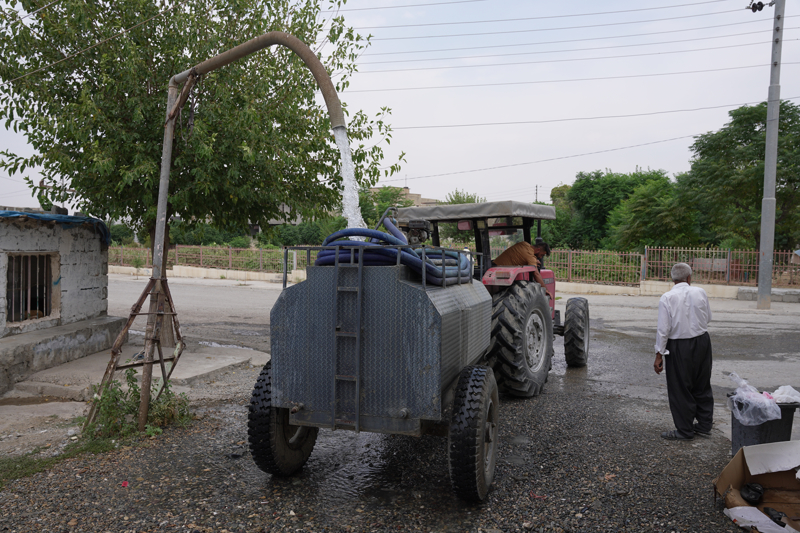 <p><b>- �ran'�n su kesintileri Diyala ve Basra'da da etkili oluyor</b></p><p>�ran'�n suyu kesmesi, S�leymaniye kentine ba�l� Derbendihan Baraj�'ndaki su kaynaklar�n� da olumsuz etkiliyor. Bu nedenle zaman zaman barajdaki su seviyesinin de y�zde 70'lere kadar indi�i g�r�l�yor.</p>