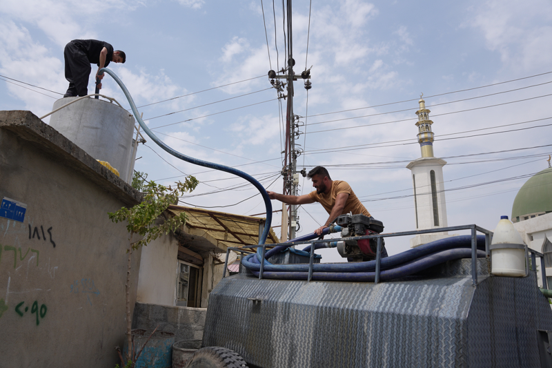 <p>Birle�mi� Milletler Kalk�nma Program� (UNDP) Irak Temsilcisi Auke Lootsma, 14 A�ustos'ta yapt��� a��klamada, �lkedeki s�cakl���n, k�resel rekor s�cakl�k art���ndan 2 ila 7 kat daha h�zl� olmas� nedeniyle Irak'�n iklim de�i�ikli�ine kar�� en savunmas�z �lkeler aras�nda be�inci s�rada yer ald���n� kaydetmi�ti.</p>