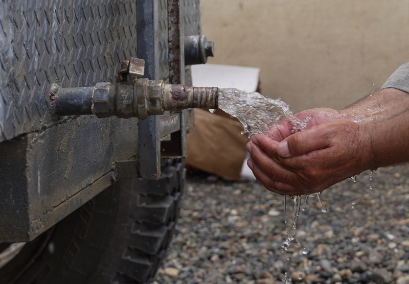 <p>�smail, barajdaki su seviyesinin d���kl���nde �ran'� i�aret ederek, '�ran'�n Sirvan Nehri �zerinde yapt��� barajlar su seviyesinin d��mesinin temel nedeni.' demi�ti.</p><p>�te yandan, tar�m ve hayvanc�l�kla u�ra�an Diyala vilayetinin su ihtiyac�n�n tamam�na yak�n� da �ran'a ba�l� bulunuyor. Bu nedenle �ran'�n su kesintilerinden do�udaki Diyala halk� da ciddi anlamda etkileniyor.</p><p><br></p>